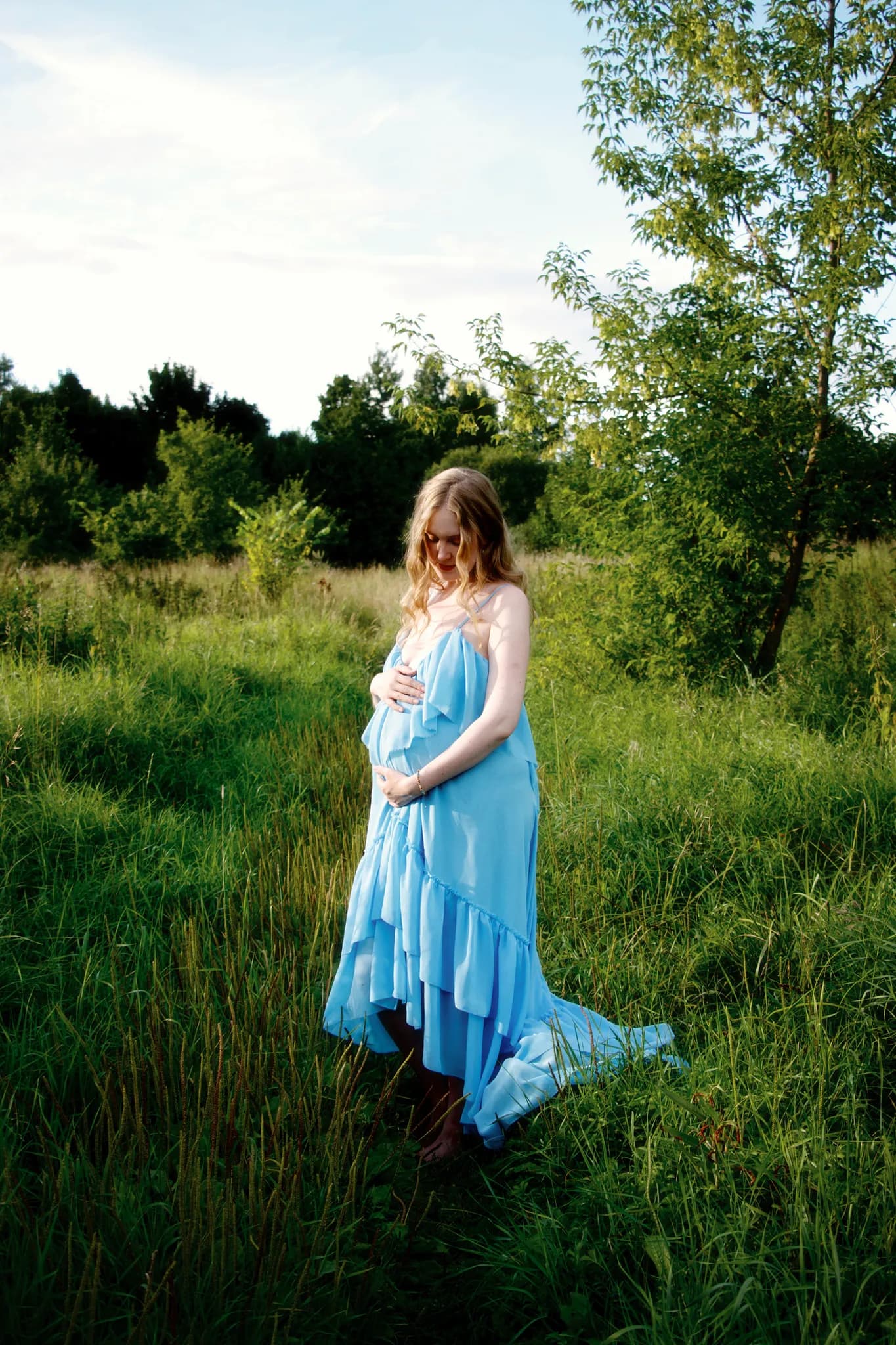 Portrait photography of Katerina, outdoors in summer — 4 of 21