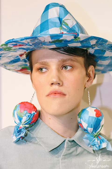 Backstage photography at Mercedes-Benz Fashion Week Russia 2019, Central Manezh, Moscow — 6 of 89